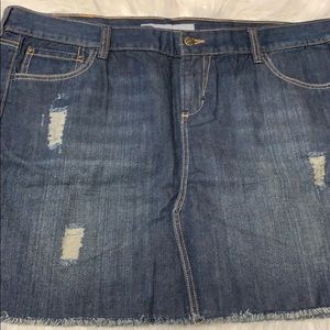 Old Navy distressed jean skirt women’s size 16